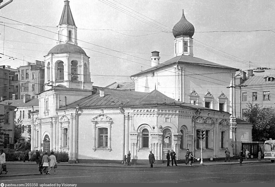 Яйца и пасхальный декор из пенопласта