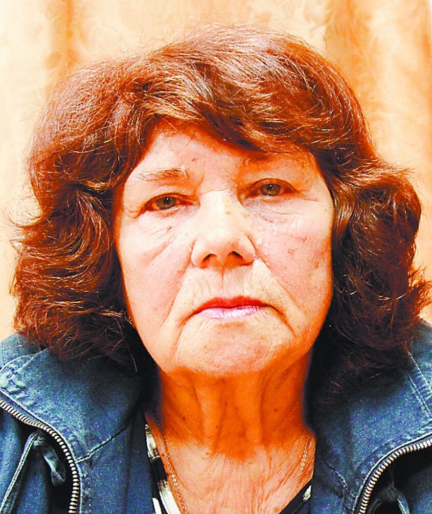 Лидия Борисовна родилась в ноябре 1941 года в Дзержинском районе, в разгар оккупации.
— Незадолго до трагических событий мама вышла замуж. Ей только-только исполнилось 18 лет. Началась вой­на. Отца сразу же забрали на фронт. Родилась я. И вскоре пришло сообщение, что отец пропал без вести. С фронта он так и не вернулся. Я ни разу его не видела. Даже фотокарточки нет.