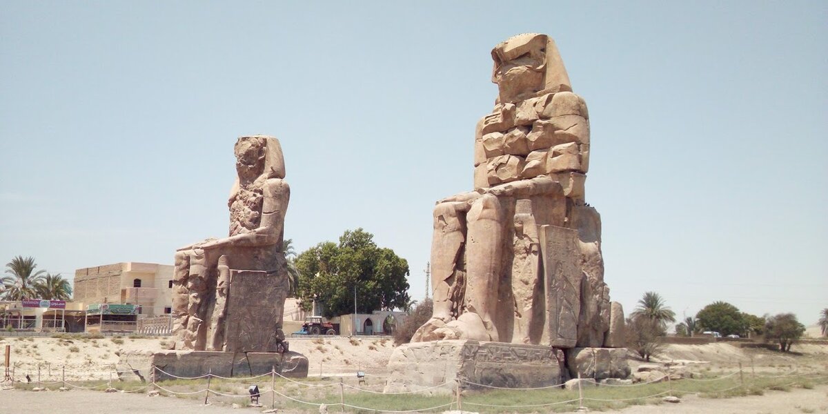 Колоссы Мемнона. Фото автора