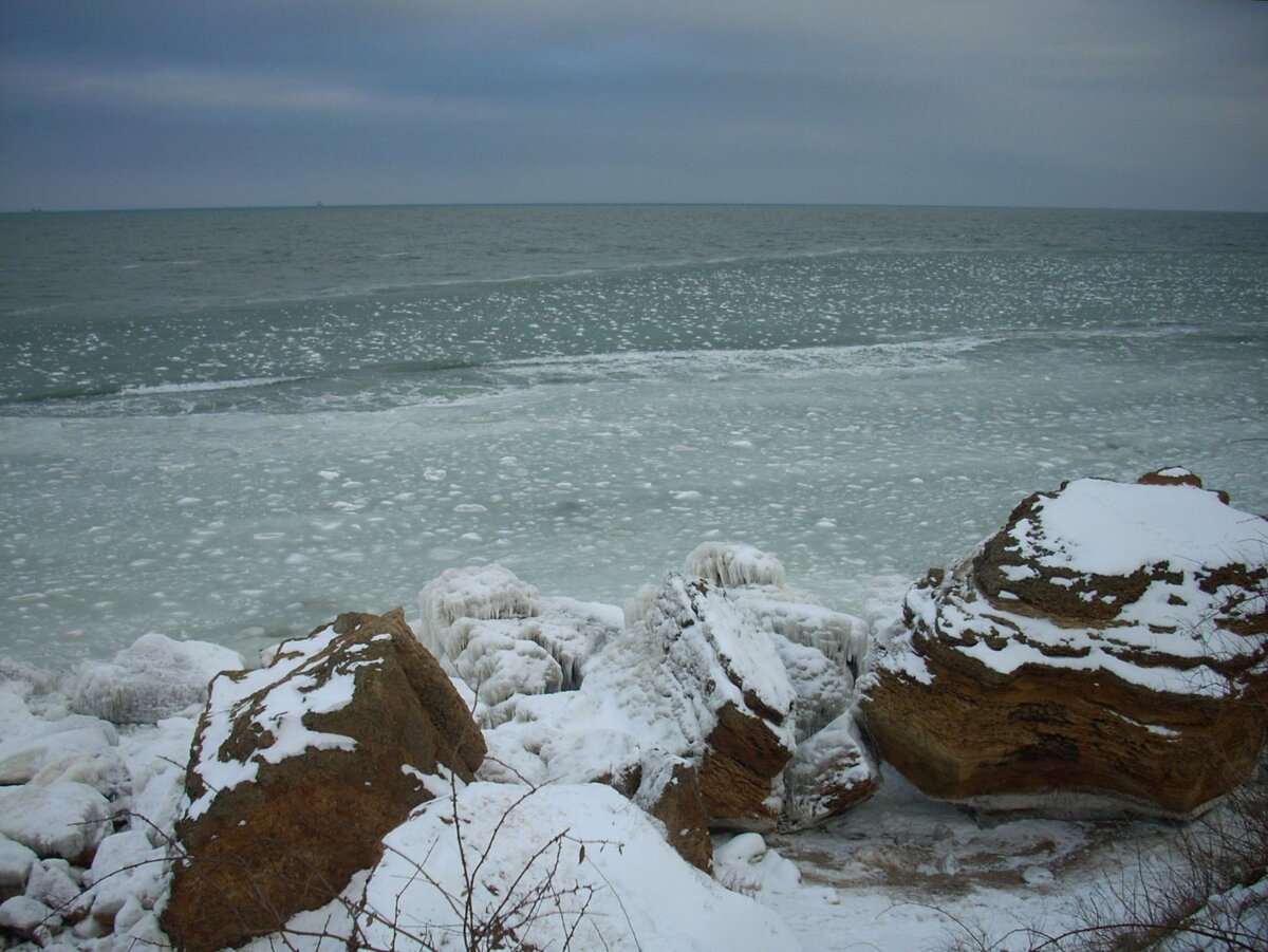 Замерзшее море в сочи