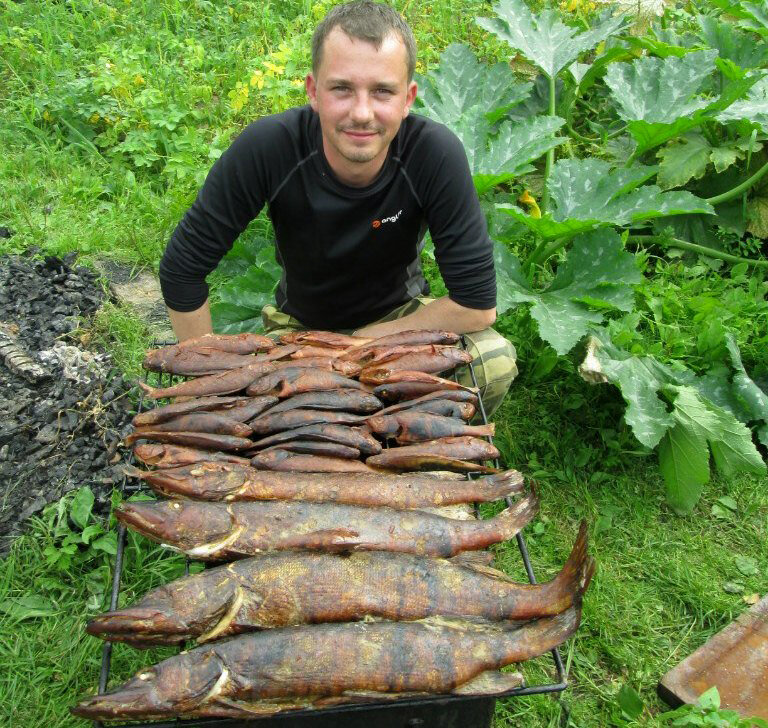 Немного гостинцев домой после рыбалки закоптил )))