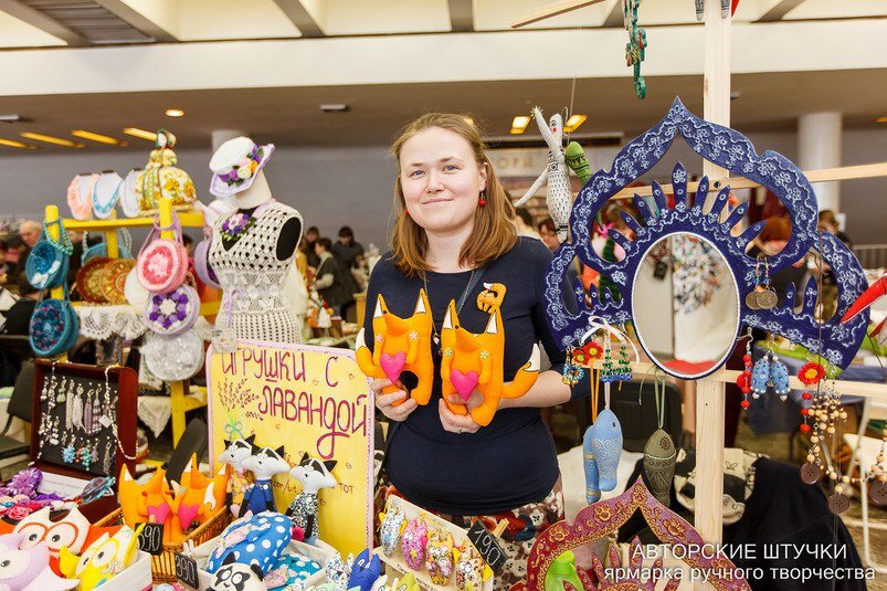 Это я на ярмарке "Авторские штучки"