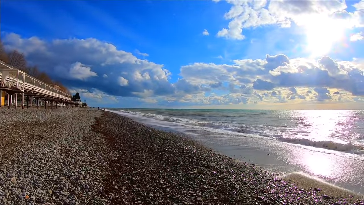 Морской пляж лазаревское. Сочи Лазаревское море. Сочи Лазаревское пляж. Лазаревское Сочи Абхазия Эстетика. Черное море Сочи 2020.