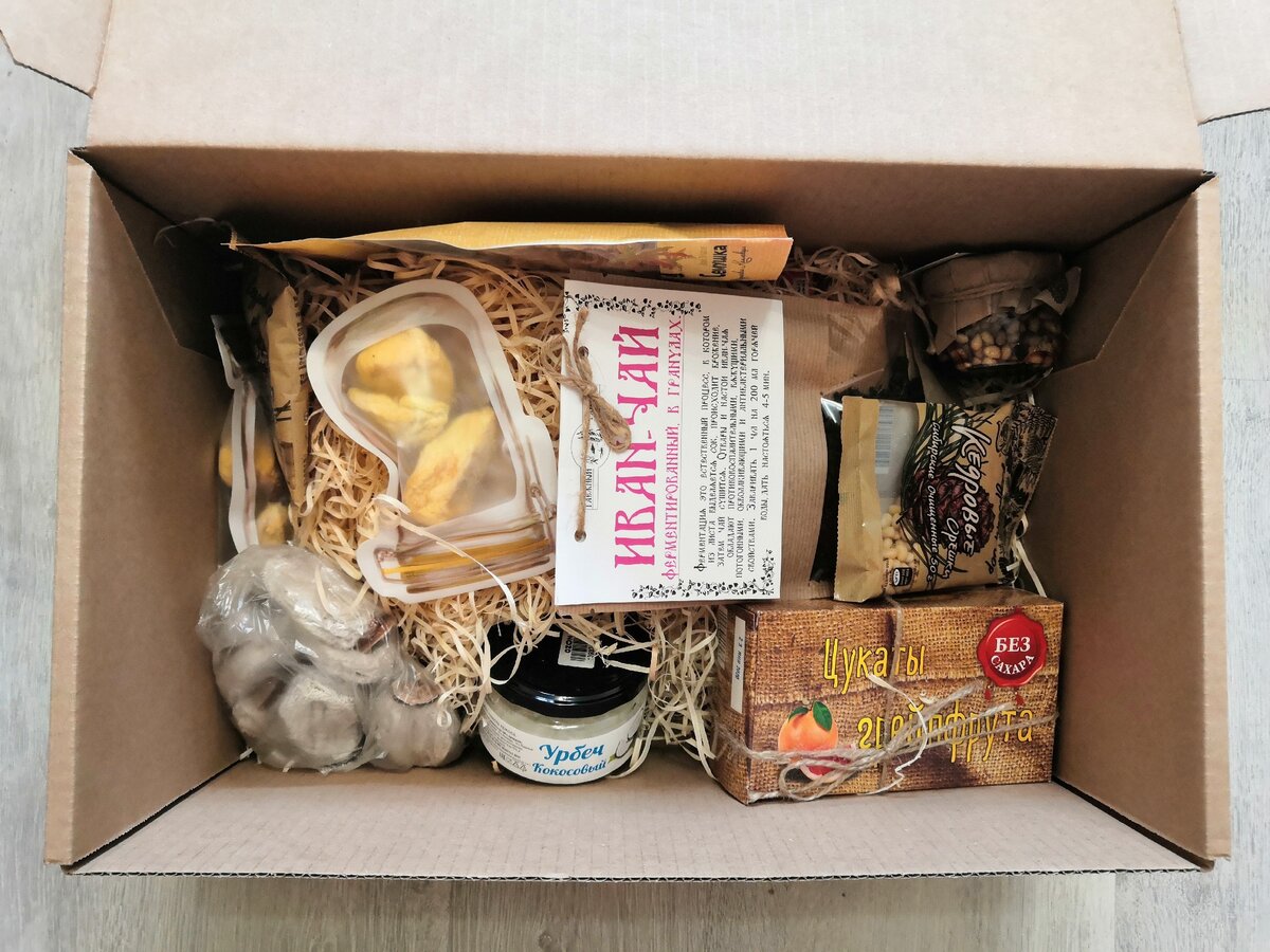 Полезные вксняшки: иван-чай, сушёная хурма, кедровые орехи, урбеч кокосовый, сушеные груши, кедровые орехи в сосновом сиропе