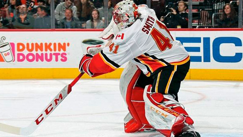 Игра клюшкой  -для вратаря хорошее подспорье.                фото: открытые источники сети.