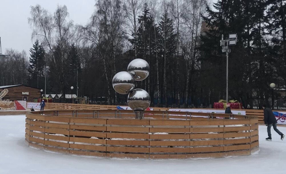 В Химках полным ходом ведутся работы по устройству катка