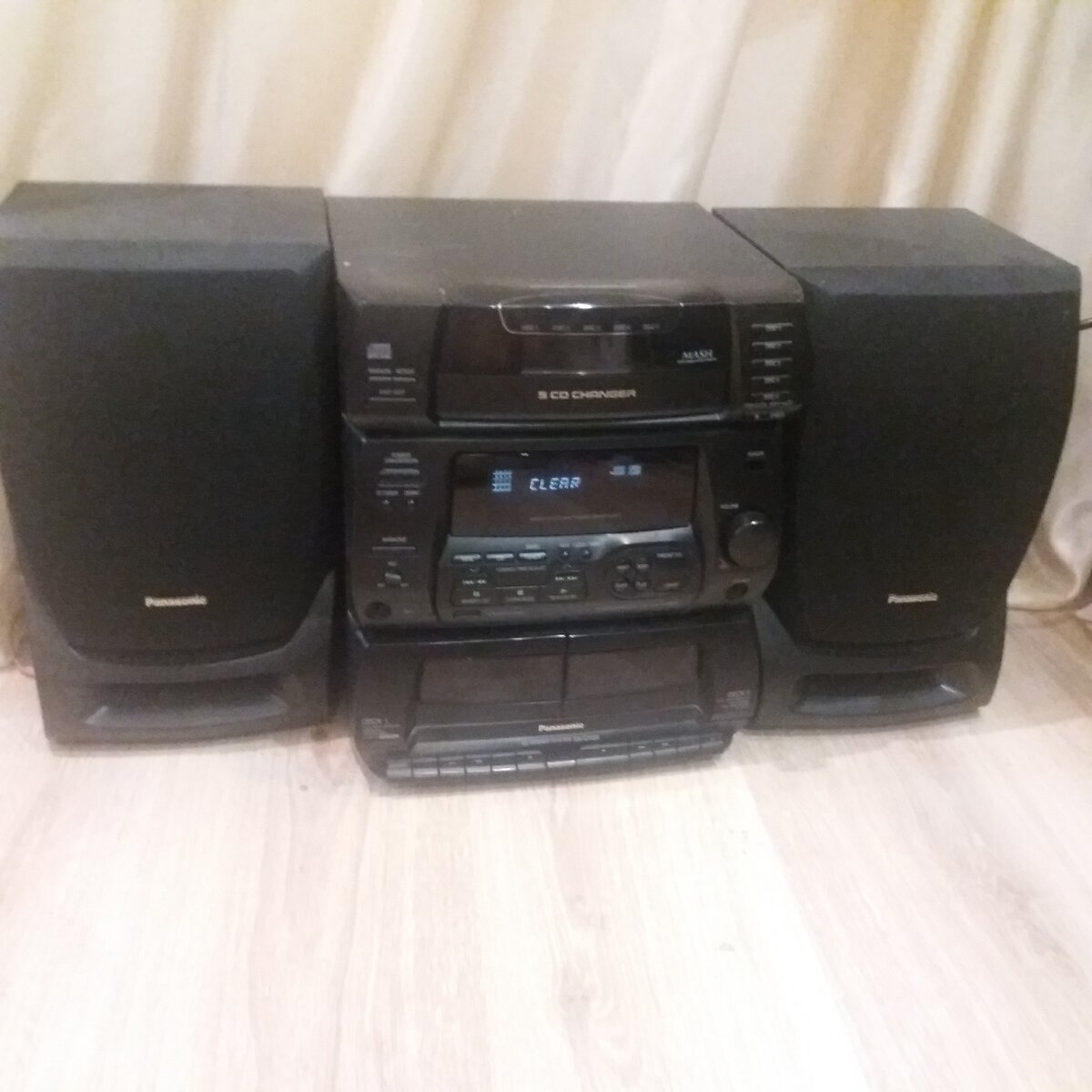 Музыкальный центр Panasonic.