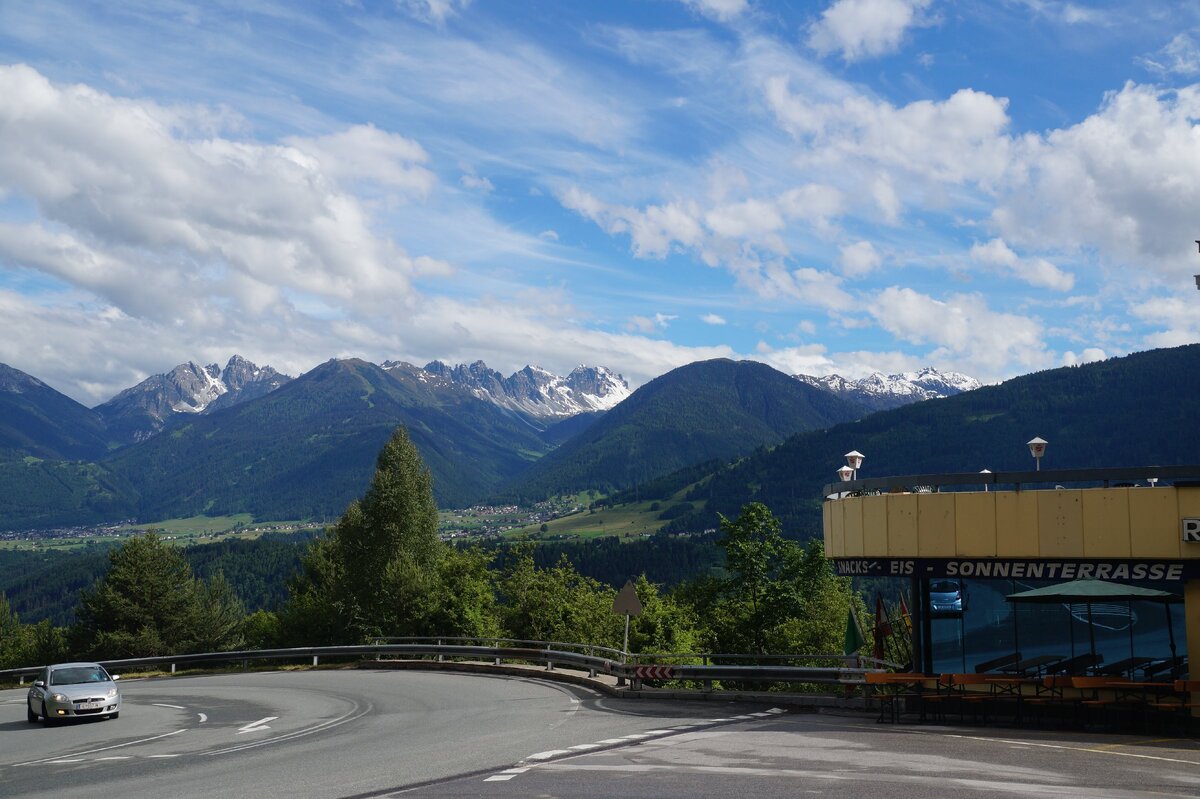 Вблизи границы Баварии и Тироля. Недалеко от Инсбрука. Продолжительный спуск с большим уклоном. Фото автора