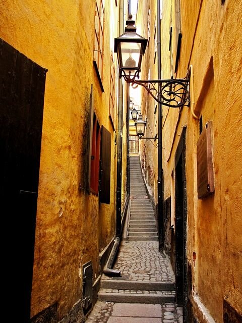 Самая узкая улочка города