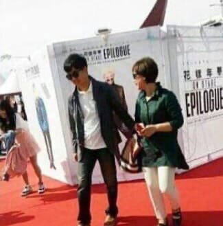 Намджун с мамой.