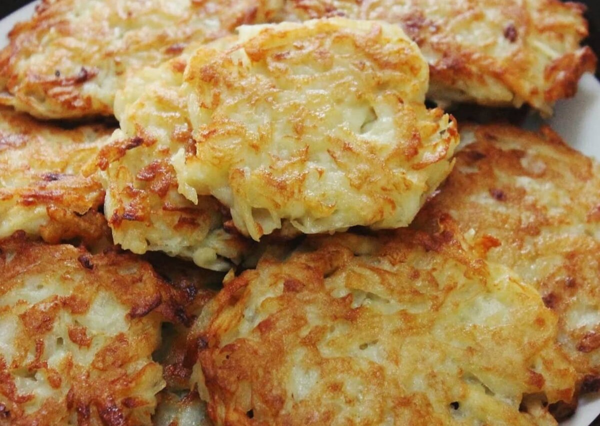 Очень простой и быстрый рецепт картофельных драников.
