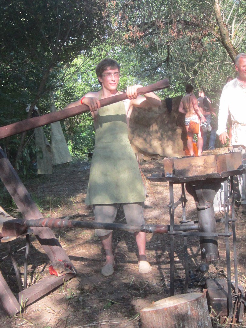 Автор, когда занимается делом... 