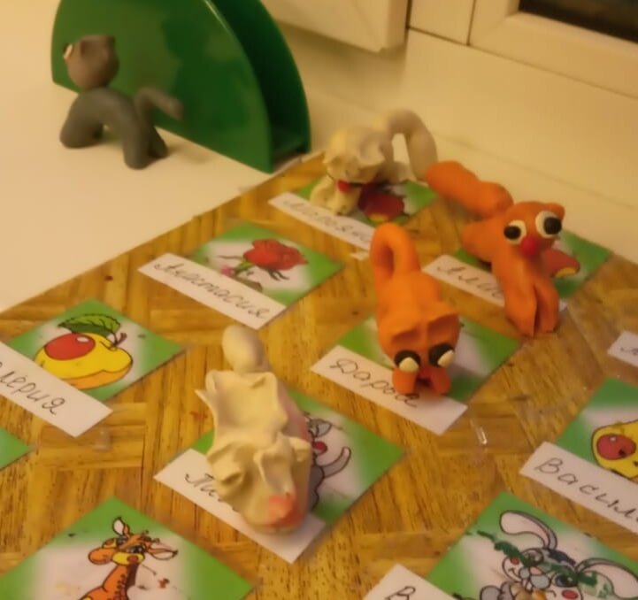 Что у неё с мордой?