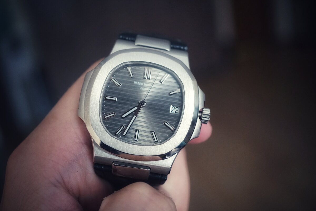 У меня в руках Patek Philippe Nautilus 5711G