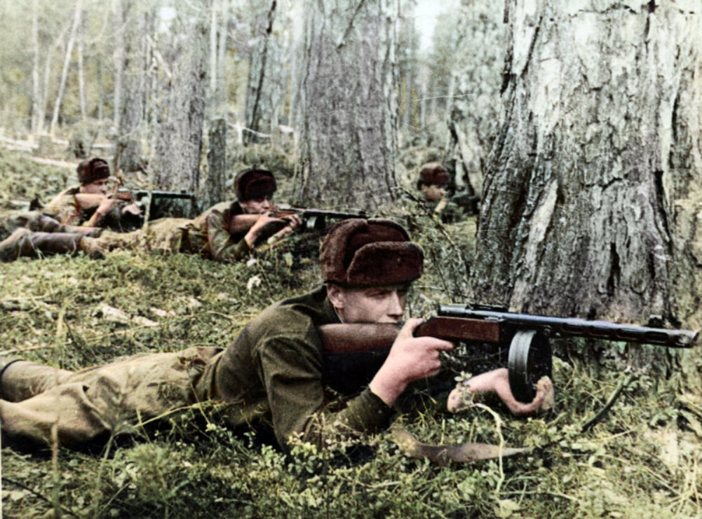 Перед боем. Карельский фронт. 1941. Автор: Николай Черных. Источник: goskatalog.ru