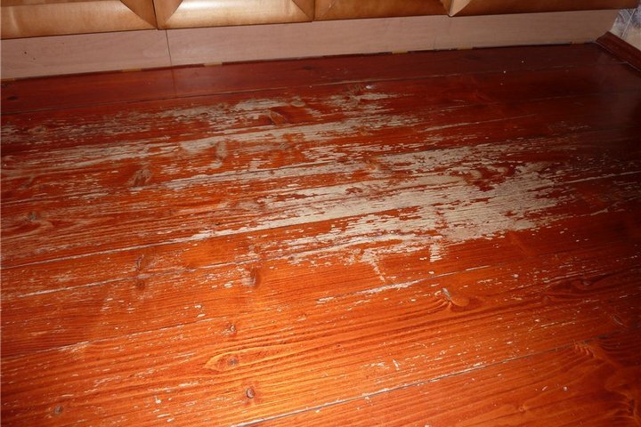 Царапины на поверхности лака