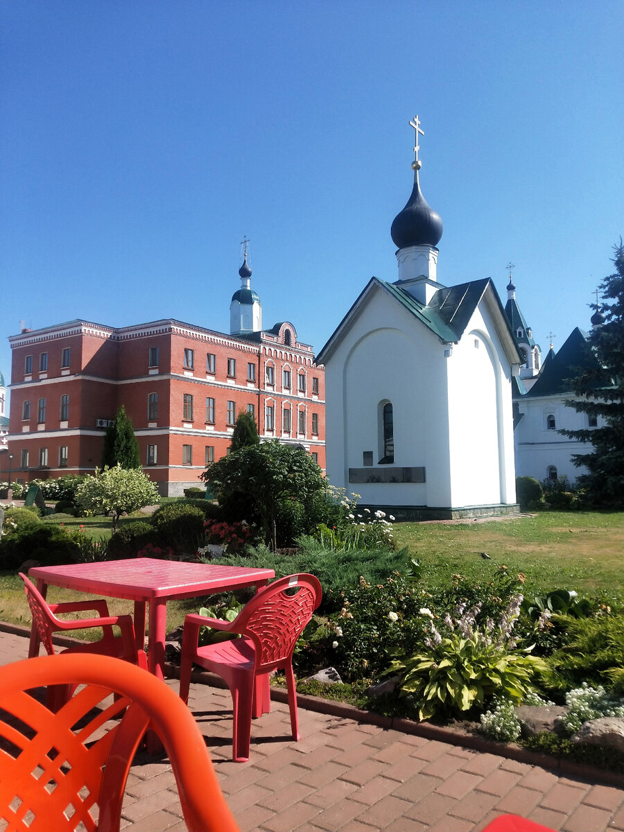 На фото здание в котором монахи живут