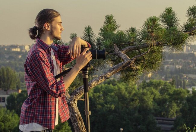 Закрепите камеру на штативе и снимите весь необходимый материал
