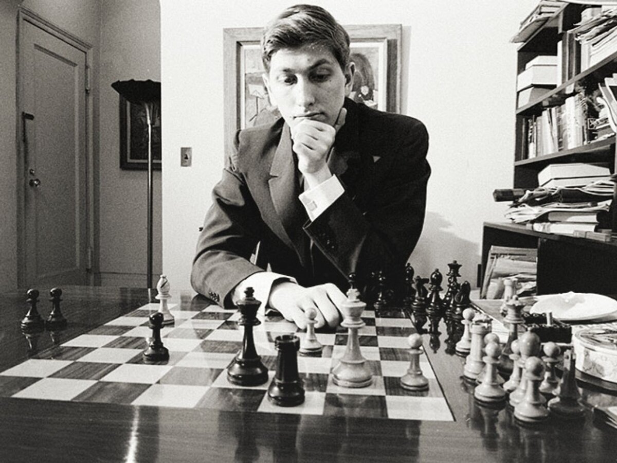 Бобби фишер. Фишер экономист. Халатные люди фишера. Халатные люди фишера. Бобби фишер шахматист.
