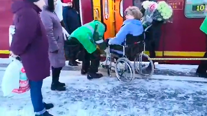 Два года назад Эдиту Пьеху уже привозили на концерты и инвалидность коляске