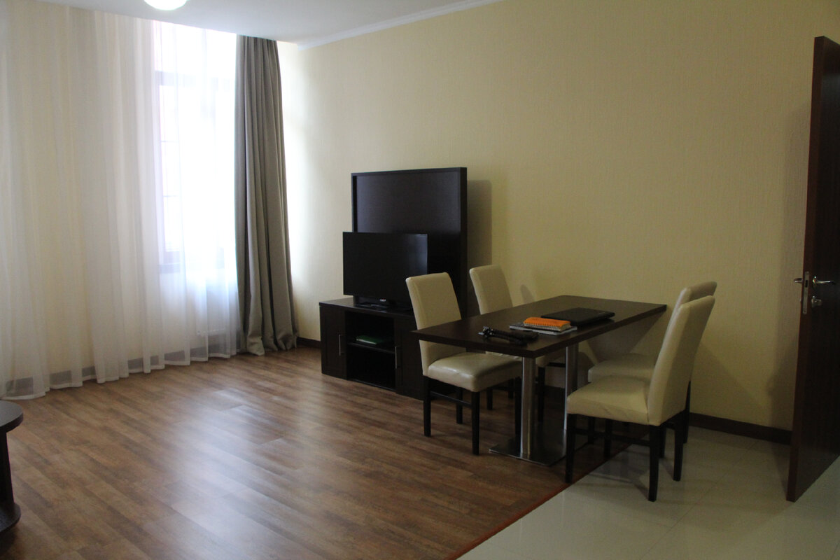 Номер в отеле. Гостиная