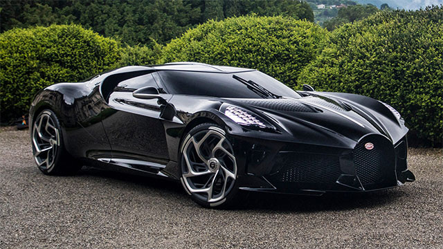 1.  Bugatti La Voiture Noire – $19 млн.
Самый дорогой автомобиль в мире – эксклюзив  для анонимного клиента. Его концепт появился еще два года назад, а готовую модель обещают в конце мая. Создали гиперкар на базе Bugatti Chiron, а его дизайн выдержан в стиле легендарного Bugatti Atlantic 1937 года.