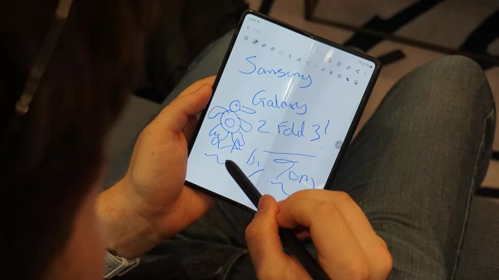 Samsung Galaxy Z Fold 3 - лучший складной смартфон