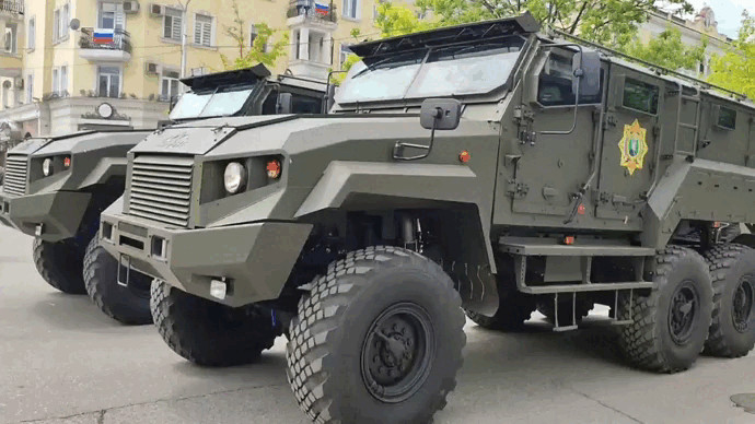 «Ахмат-мобиль» на Параде Победы в городе Грозный. 