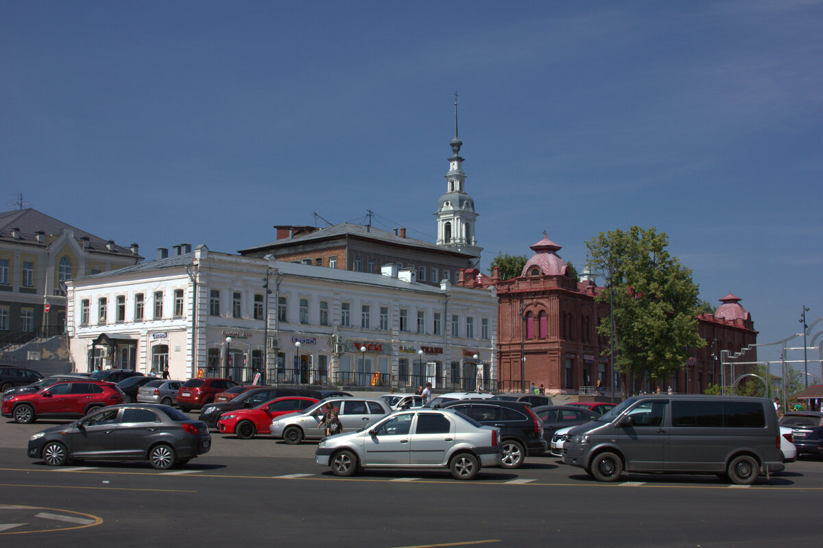 Площадь Революции (Торговая/Базарная) в г. Кинешме. Белые и Красные торговые ряды.