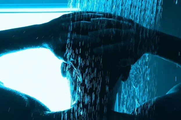     Никогда не принимайте душ во время грозы: объясняем, почему это опасно