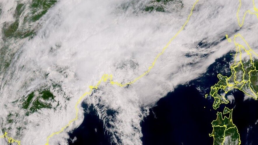     В Приморье началось настоящее наводнение. Многие профильные службы пишут о том, что по краю наблюдаются затопления.