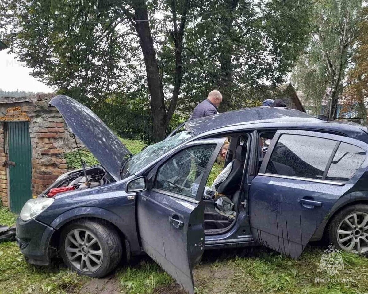    В Почепском районе ДТП с легковушкой обернулось пострадавшими avchernov