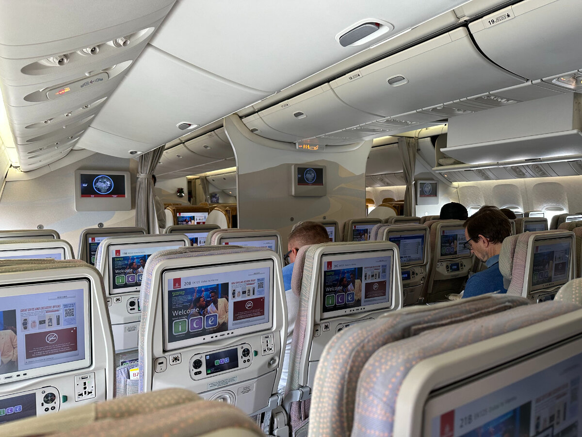 Экономкласс в самолете Emirates