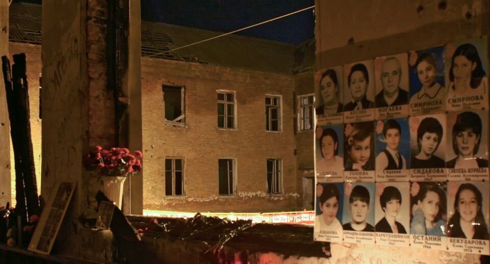 В сентябре 1999 года началась новая фаза чеченской военной кампании, федеральные войска вошли в Чечню.-13