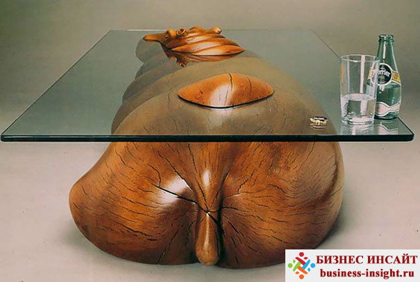 Оригинальные столы, похожие на животных, плавающих в воде