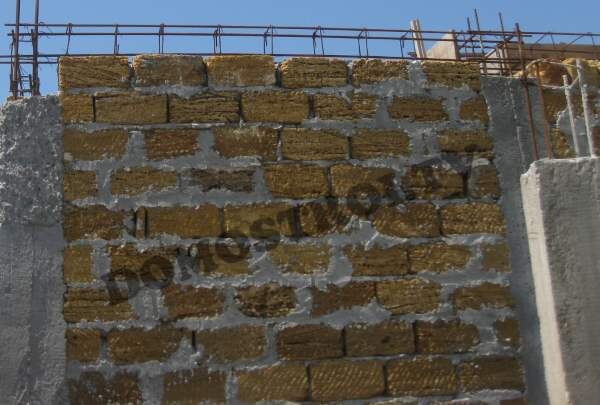 Стены из ракушечника и туфа.