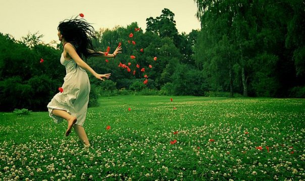 А что конкретно вам  приносит состояние радости и счастья ?  Может это повышение зарплаты ,  может быть хорошее общение , может новая вещица , может детский смех....... ?