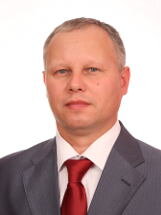 А избирался Большаков в Заксобрание шестого созыва по яранскому одномандатному избирательному округу № 12. Выдвинут был от КРО ВПП «Единая Россия», является членом самой многочисленной партии, входя в президиум ее регионального политического совета. Помимо этого в ОЗС входит в два комитета: первый – по промышленности, энергетике, жилищно-коммунальному и лесному комплексам, строительству, транспорту и связи, второй – по экологической безопасности и природопользованию. Судя по биографии, это его первый опыт работы на депутатском поприще. Родом Большаков из Яранского района, занимает должность начальника Яранского района электрических сетей производственного отделения “Яранские электрические сети” ПАО “МРСК Центра и Приволжья”. Как будет «наказан» депутат своими однопартийными товарищами, остается только догадываться.