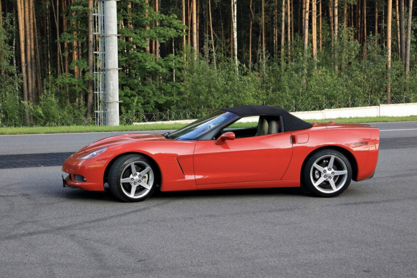 Машины старше 10 лет. Chevrolet Corvette c6 Cabrio. Chevrolet Corvette с6 Cabrio. Chevrolet Corvette c6 Cabrio красная. Chevrolet Corvette c6 Cabrio 2014.
