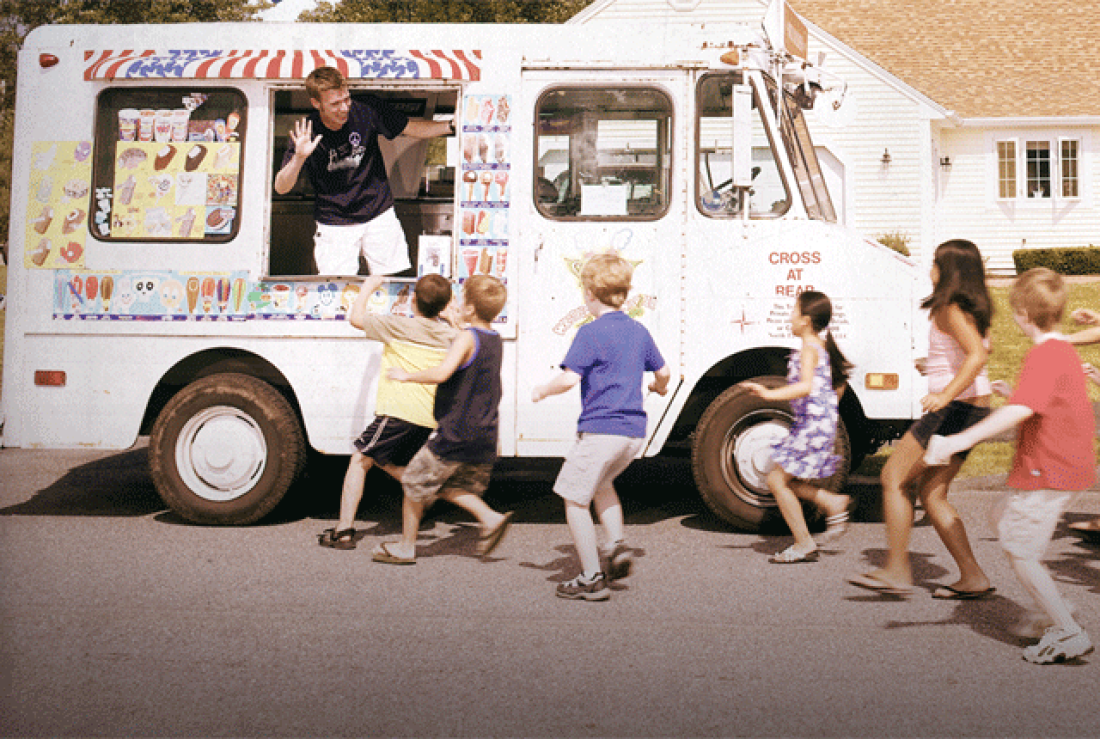Мороженщик люди. Фургон мороженщика Ice Cream. Фургончик с мороженым дети.