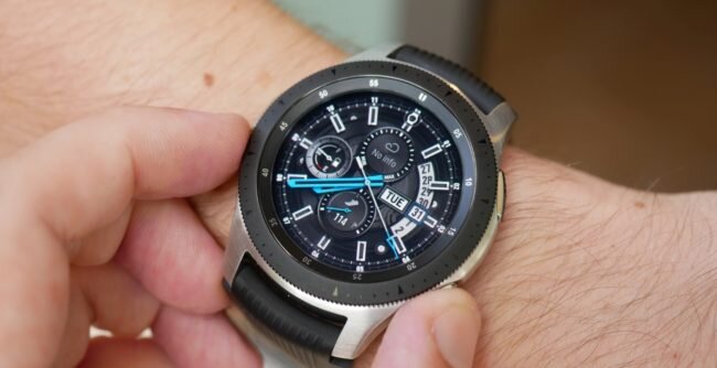  Сегодня вместе со смартфоном Galaxy Note 9  на презентации показали умные часы Galaxy Watch.