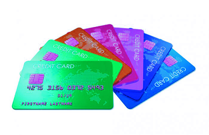 Расплачиваясь кредитной картой, можно вернуть часть денег