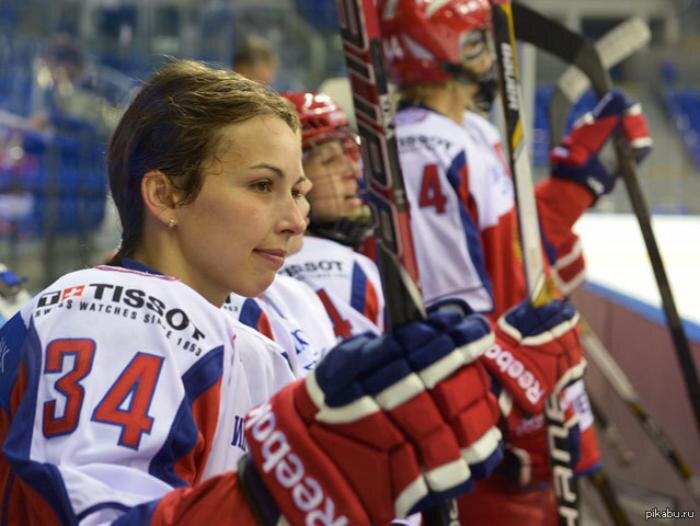 Женская сборная России по хоккею U18 в рамках матча товарищеского турнира против сборной Германии лишь в серии буллитов сумела добиться победного результата.