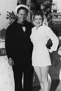 Норма Джин с Джимом Дахэрти