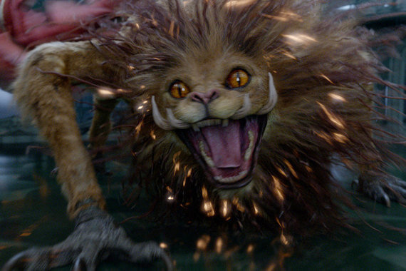 Кадр из фильма "Фантастические твари. Преступления Грин-де-Вальда"