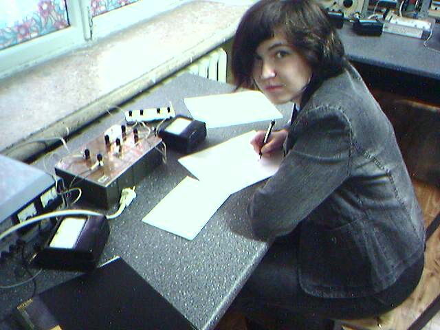 В лаборатории физики, 1 или 2 курс