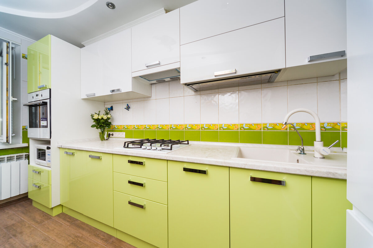 Кухня с фасадами из МДФ, покрытыми эмалью