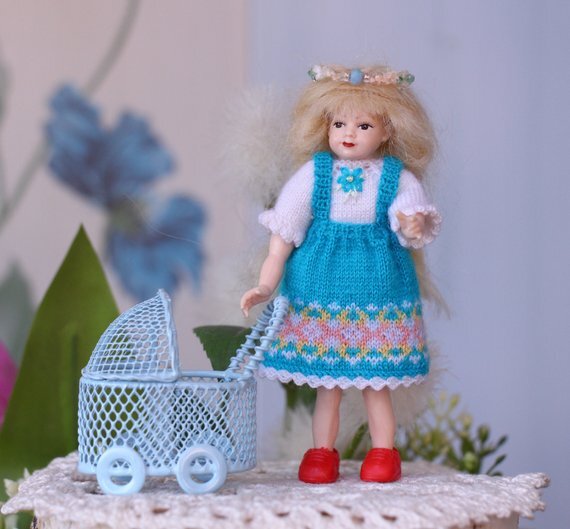 У меня живет куколка девочка.