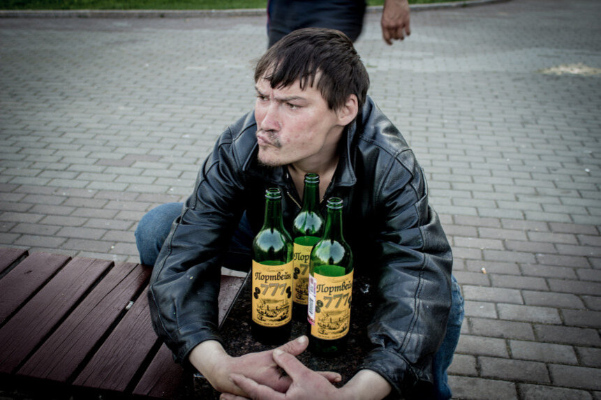 Лицо пьющего человека мужчины фото