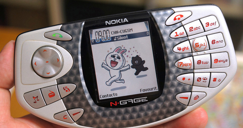 Мой самый первый "игровой" смартфон =) Только у меня была (есть, но слетела прошивка, а значит не работает =) Nokia N-Gage QD* Картинка для привлечения внимания!